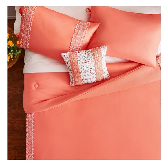 The Pioneer Woman Coral Cotton Eyelet 4-Piece Comforter Set